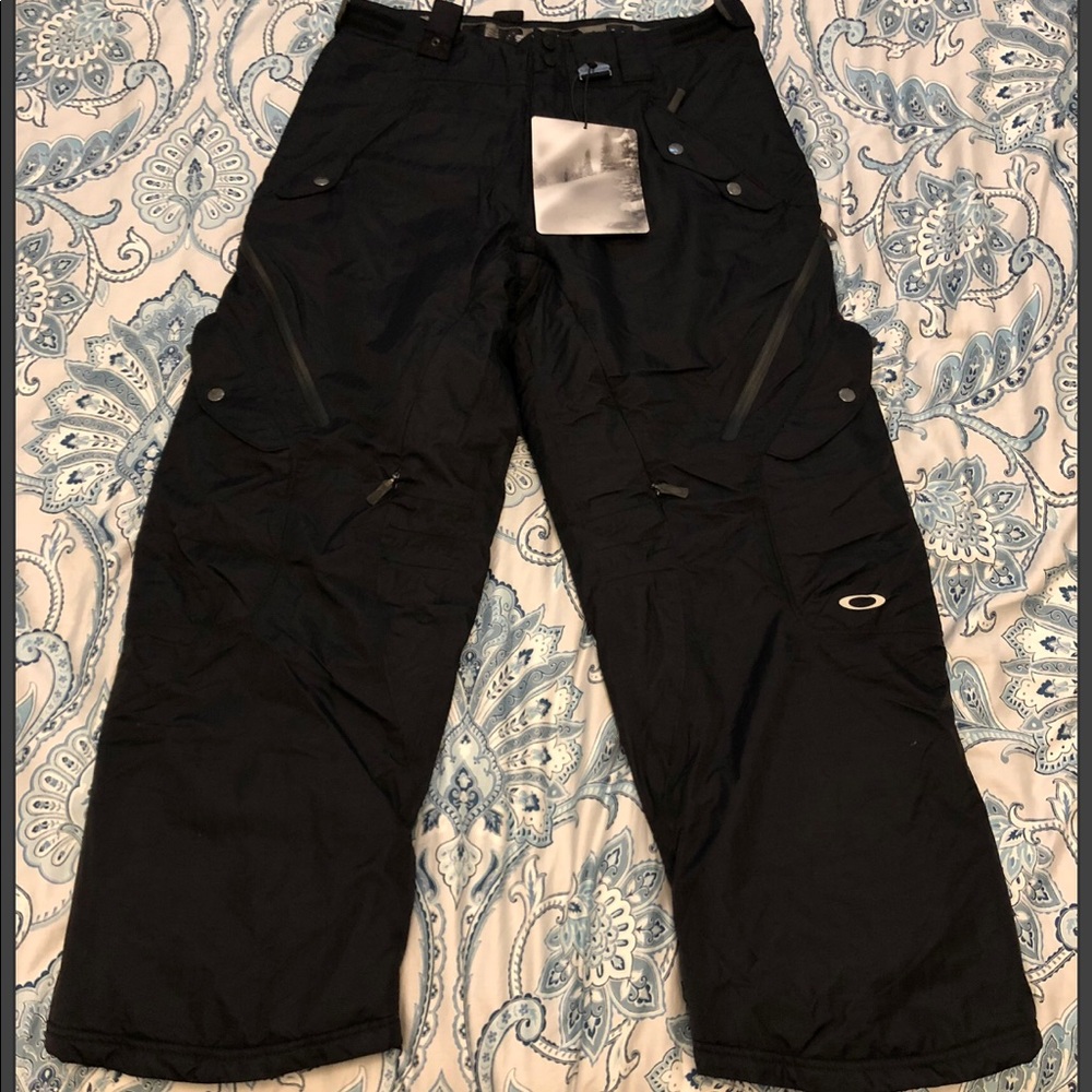 New Men’s Medium Black Oakley Snowboard/Ski Pants.